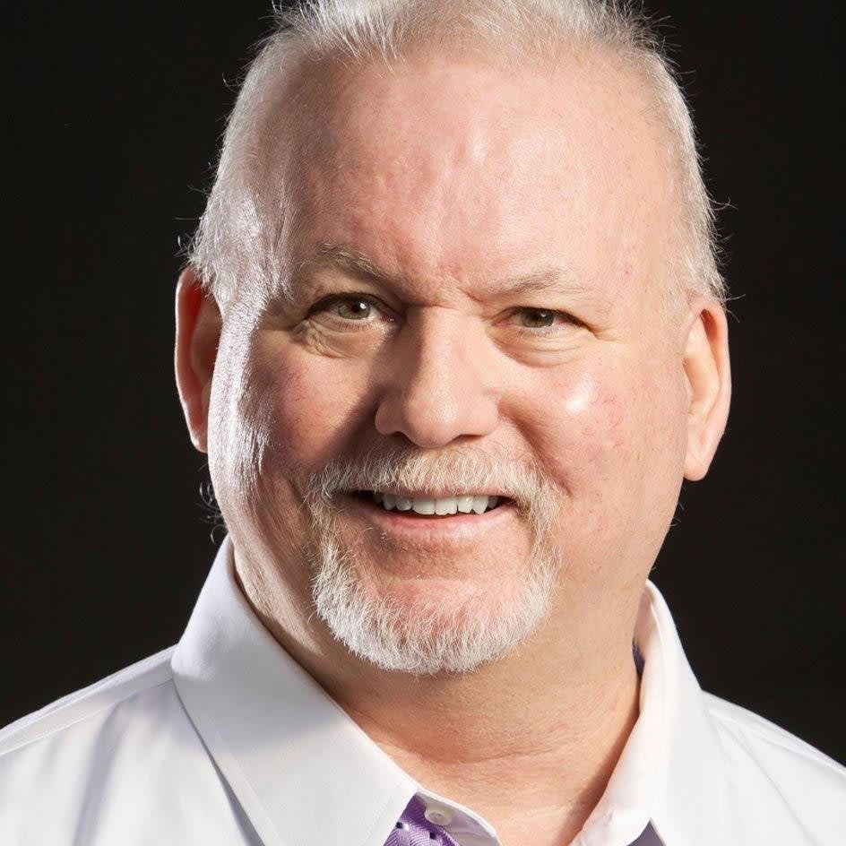 Shannon Hall headshot