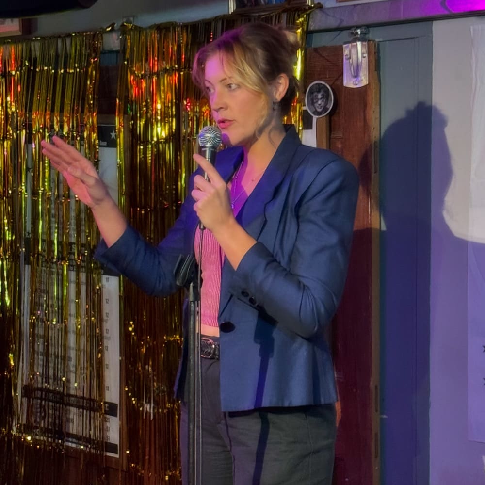 Comedienne KB headshot