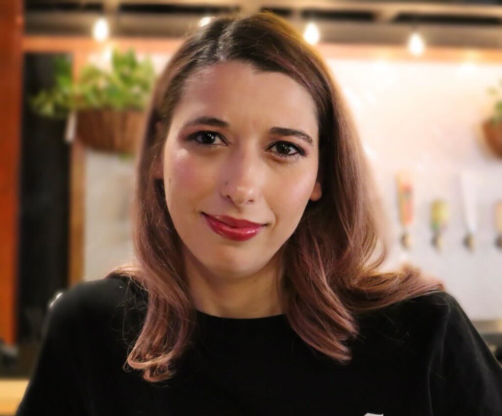 April Thomas headshot