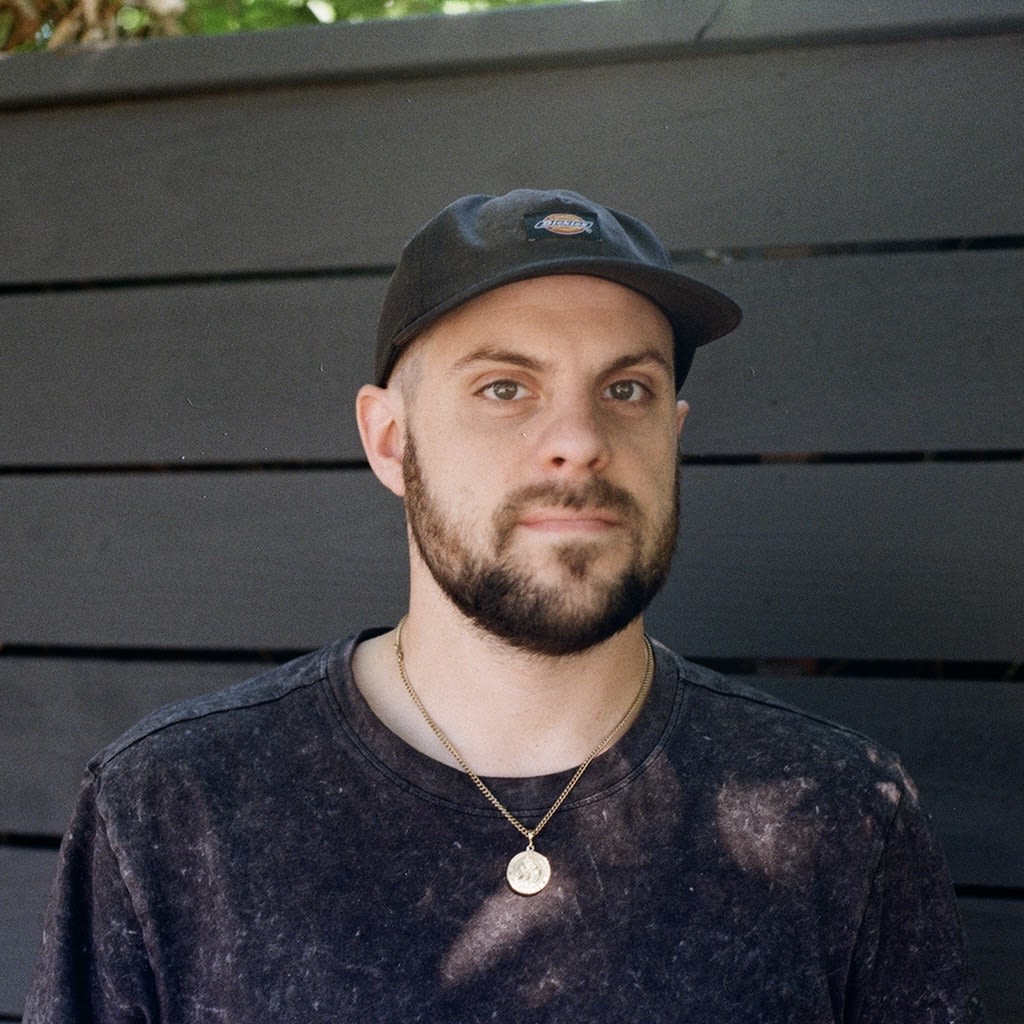 Aaron Thomas headshot