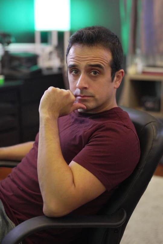 Nick Aragon headshot