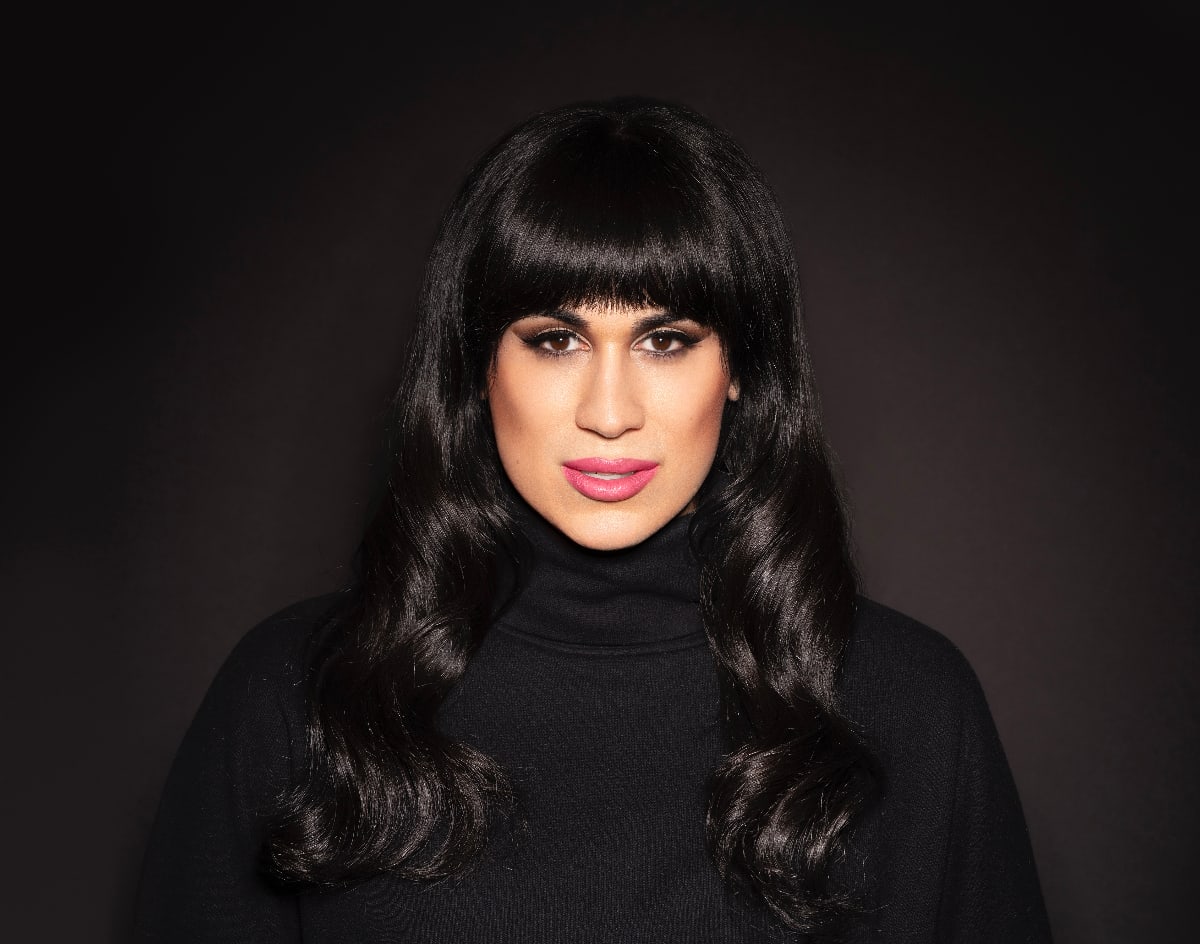 Roz Hernandez headshot