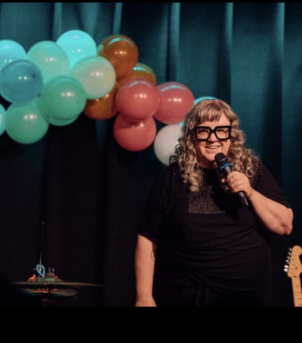 Angela Sawyer headshot