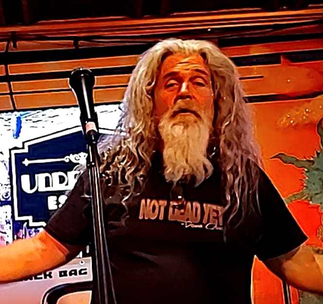 Dennis Cruise headshot