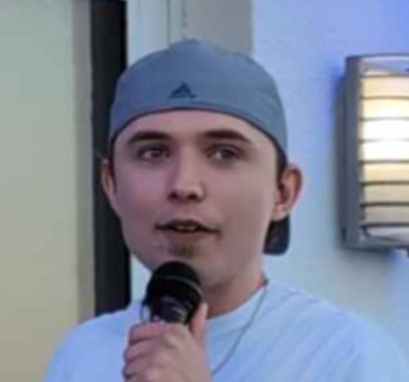 Jake Bermel headshot