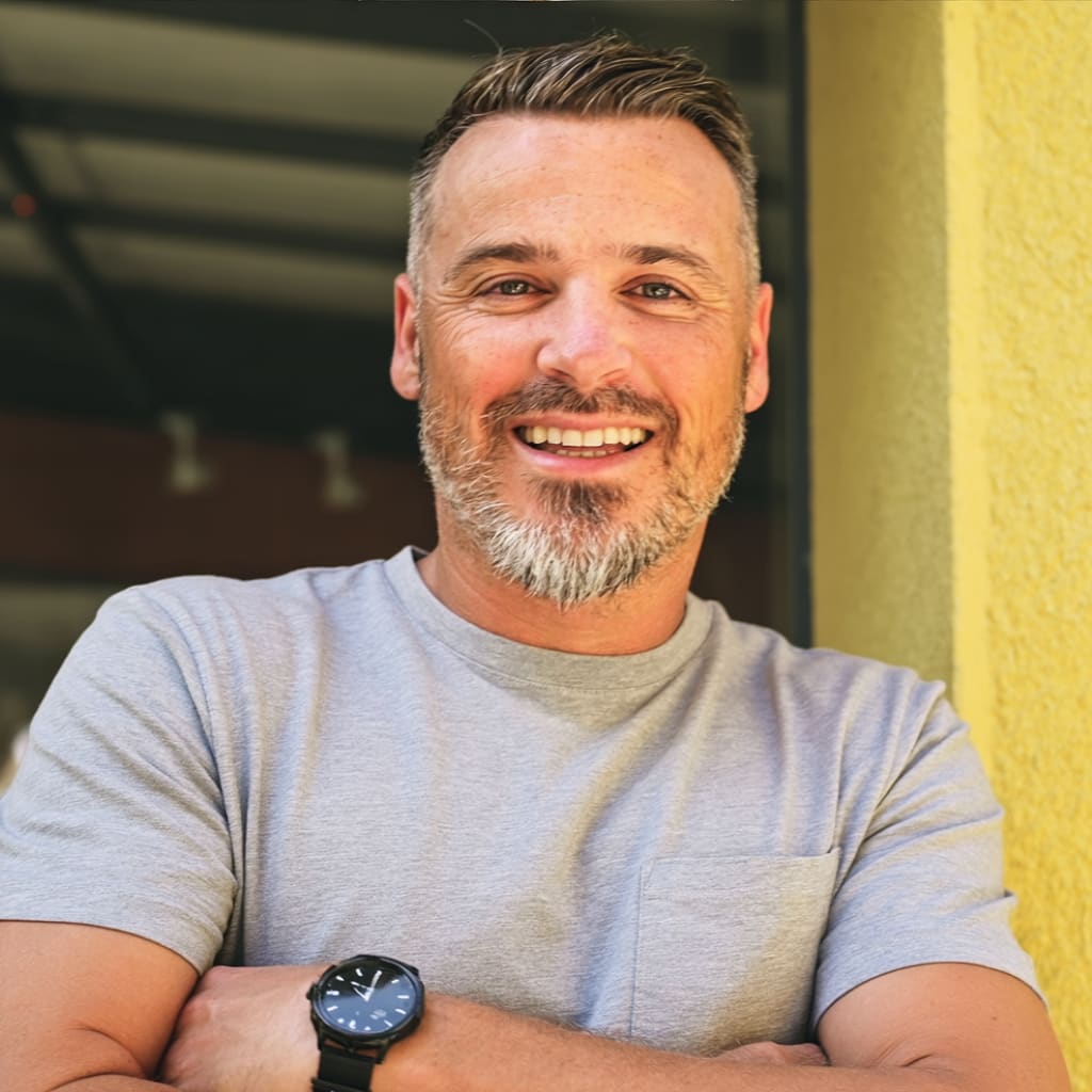Michael Halcomb headshot