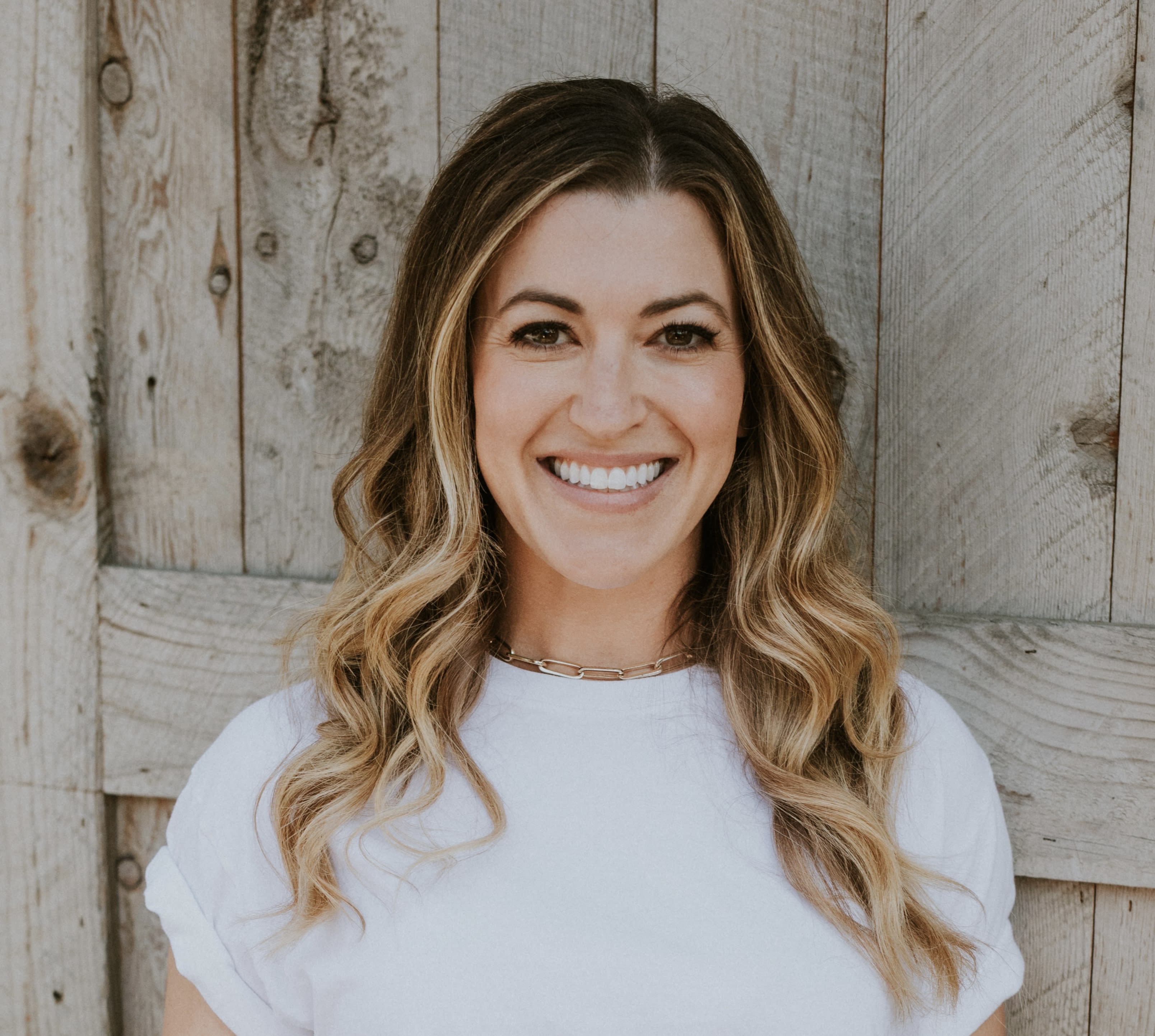 Dana Teller headshot